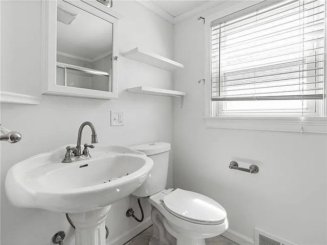 85 Manistee St, Pawtucket, RI 02861