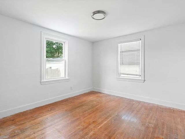 85 Manistee St, Pawtucket, RI 02861