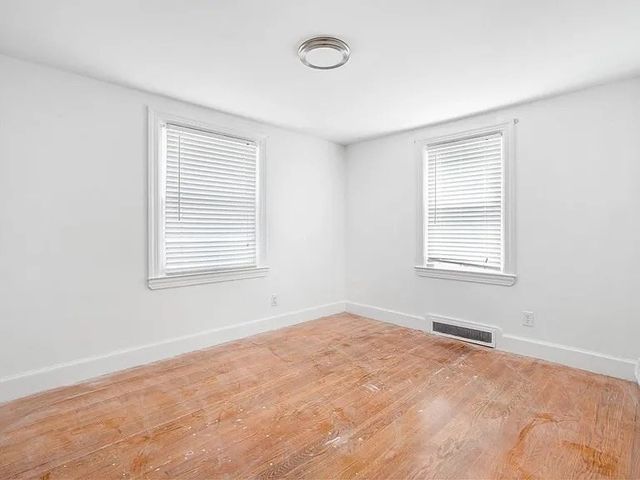 85 Manistee St, Pawtucket, RI 02861