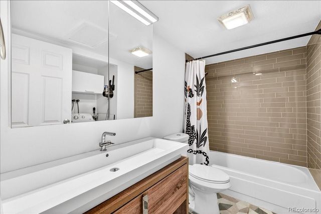 2525 S Dayton Way 2010, Denver, CO 80231