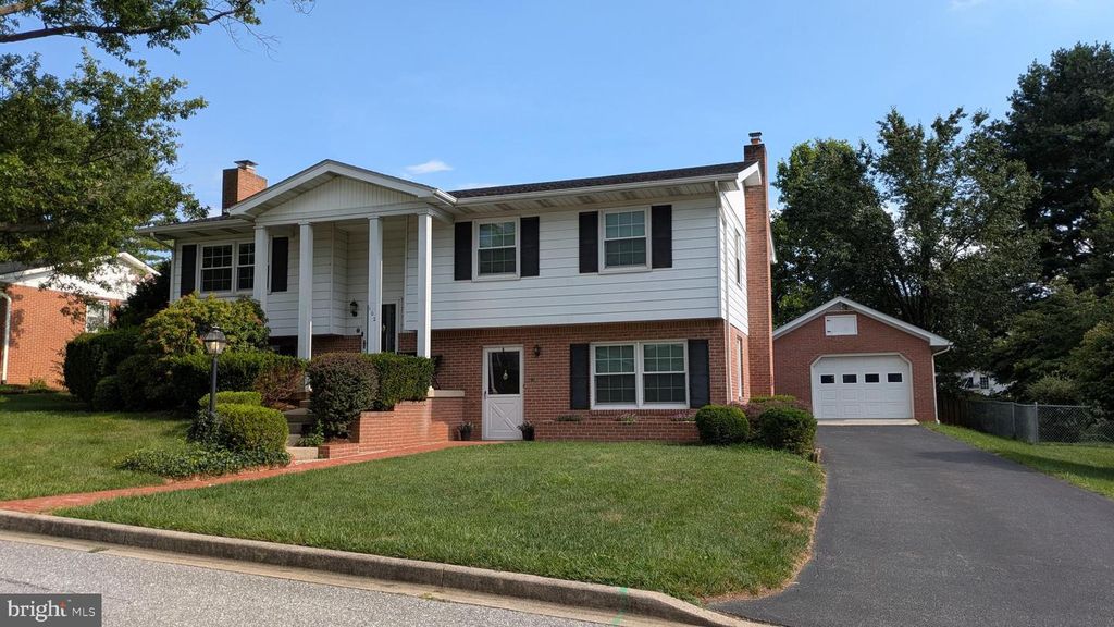 102 LARCH LN, Middletown, MD 21769