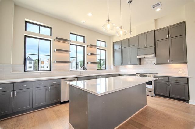 1716 Sedola Lane, Houston, TX 77055