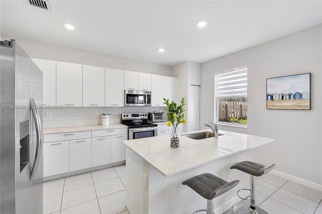 2361 NW 125th St, Miami, FL 33167