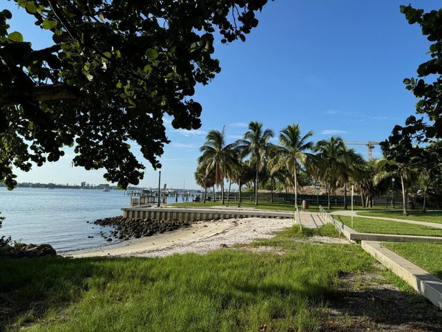 5200 N Flagler Drive 803, West Palm Beach, FL 33407