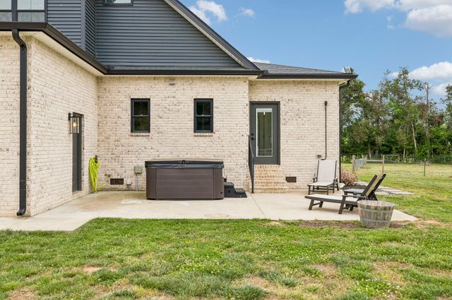 324 Crescent Rd, Murfreesboro, TN 37128