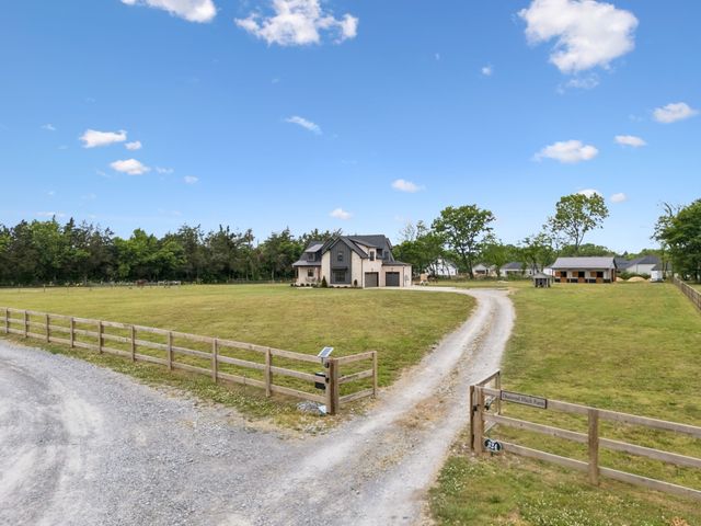324 Crescent Rd, Murfreesboro, TN 37128