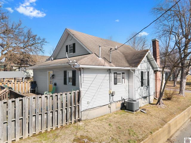 310 S 6th Street, Murray, KY 42071