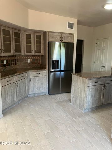 1044 W Camino Del Desierto, Green Valley, AZ 85614
