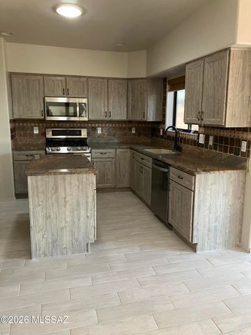 1044 W Camino Del Desierto, Green Valley, AZ 85614