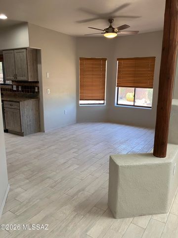 1044 W Camino Del Desierto, Green Valley, AZ 85614