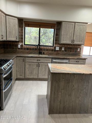 1044 W Camino Del Desierto, Green Valley, AZ 85614