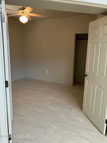 1044 W Camino Del Desierto, Green Valley, AZ 85614