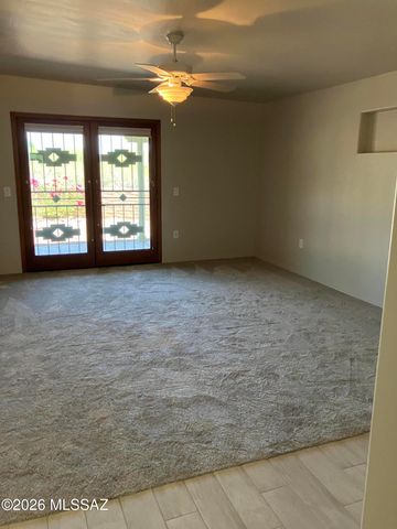 1044 W Camino Del Desierto, Green Valley, AZ 85614