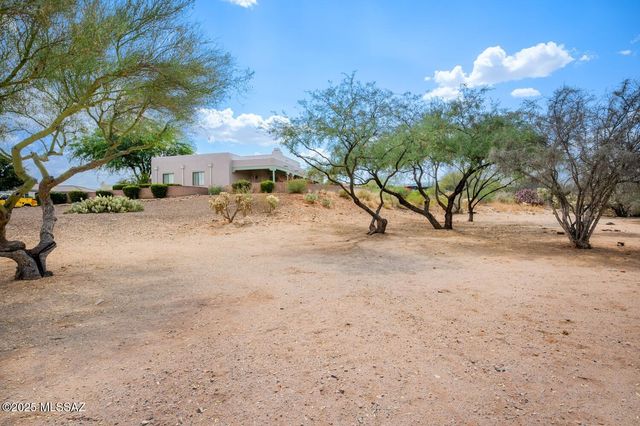 1044 W Camino Del Desierto, Green Valley, AZ 85614