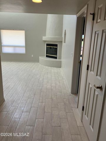 1044 W Camino Del Desierto, Green Valley, AZ 85614