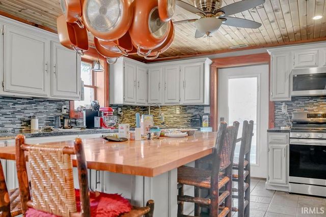 7318 N Red Hill Road, Ellettsville, IN 47429