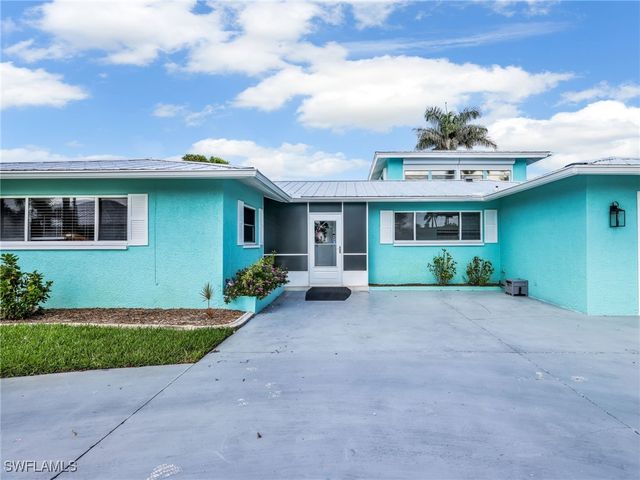 5622 Deauville CT, Cape Coral, FL 33904