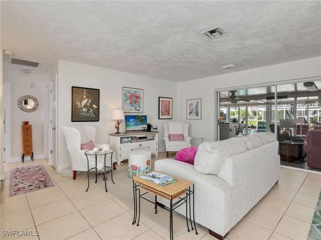 5622 Deauville CT, Cape Coral, FL 33904