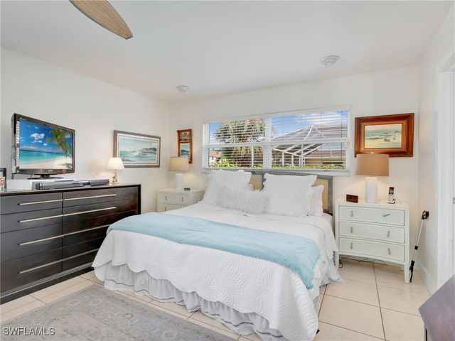 5622 Deauville CT, Cape Coral, FL 33904