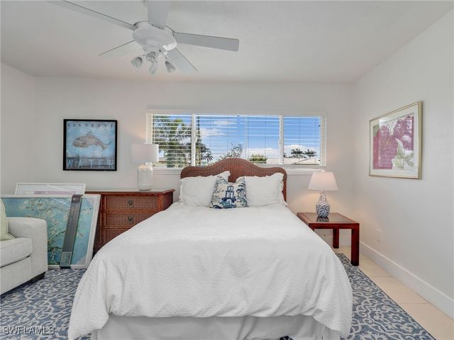 5622 Deauville CT, Cape Coral, FL 33904