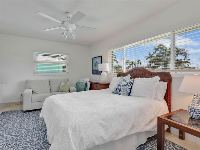 5622 Deauville CT, Cape Coral, FL 33904