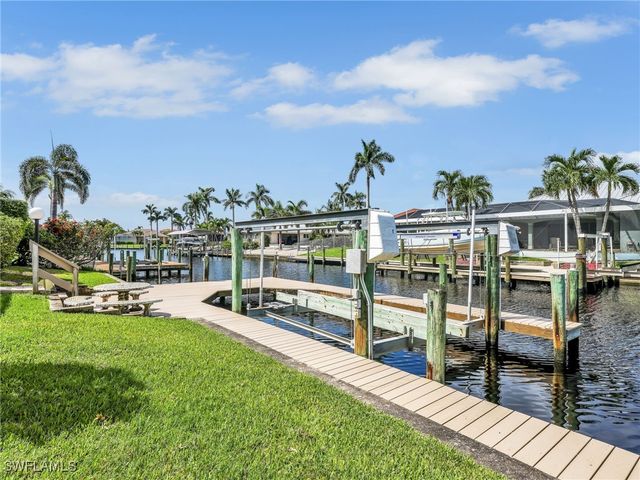 5622 Deauville CT, Cape Coral, FL 33904