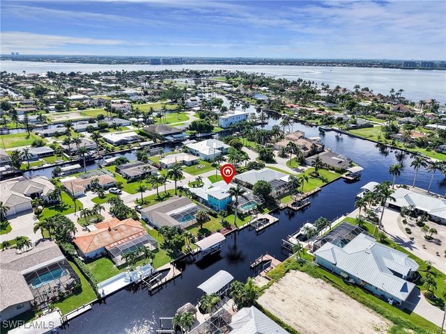 5622 Deauville CT, Cape Coral, FL 33904