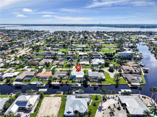 5622 Deauville CT, Cape Coral, FL 33904