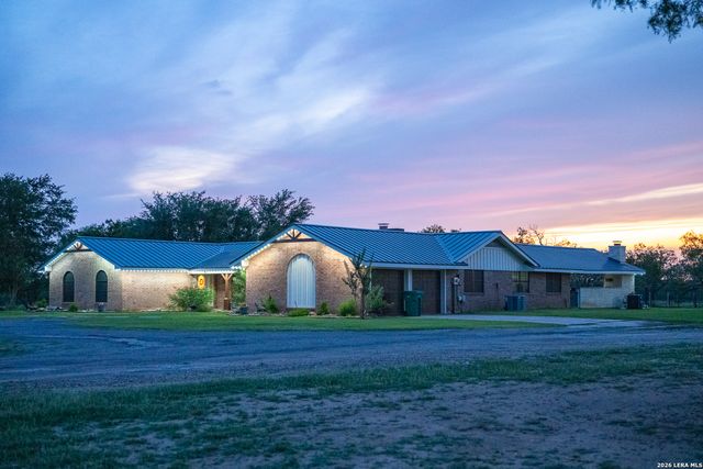 580 Fm 1332, Jourdanton, TX 78026