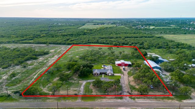 580 Fm 1332, Jourdanton, TX 78026
