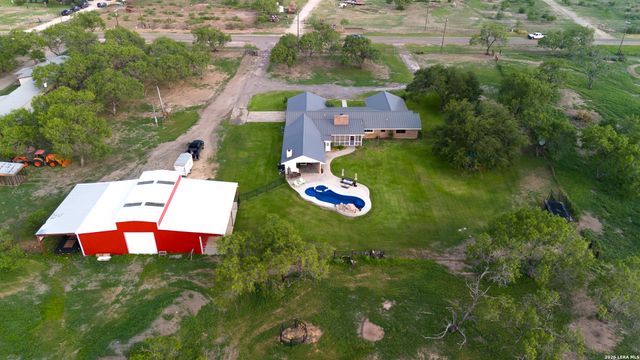 580 Fm 1332, Jourdanton, TX 78026