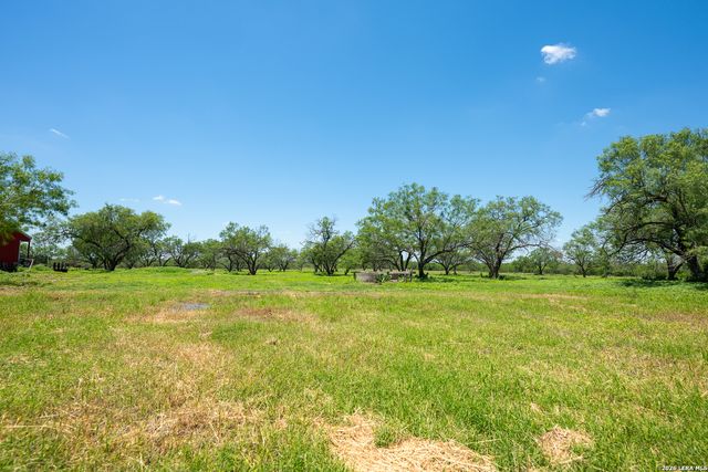 580 Fm 1332, Jourdanton, TX 78026