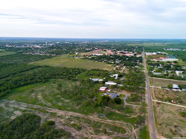 580 Fm 1332, Jourdanton, TX 78026