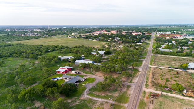 580 Fm 1332, Jourdanton, TX 78026
