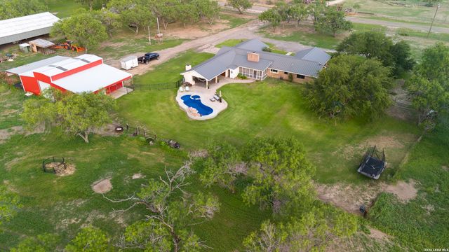 580 Fm 1332, Jourdanton, TX 78026