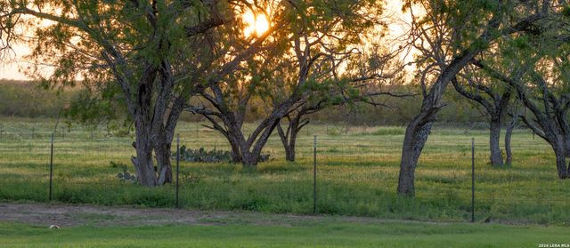 580 Fm 1332, Jourdanton, TX 78026