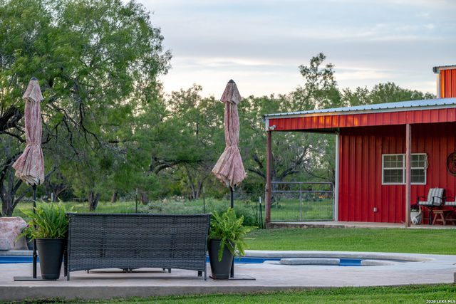 580 Fm 1332, Jourdanton, TX 78026
