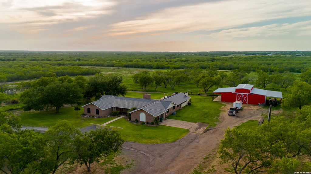 580 Fm 1332, Jourdanton, TX 78026