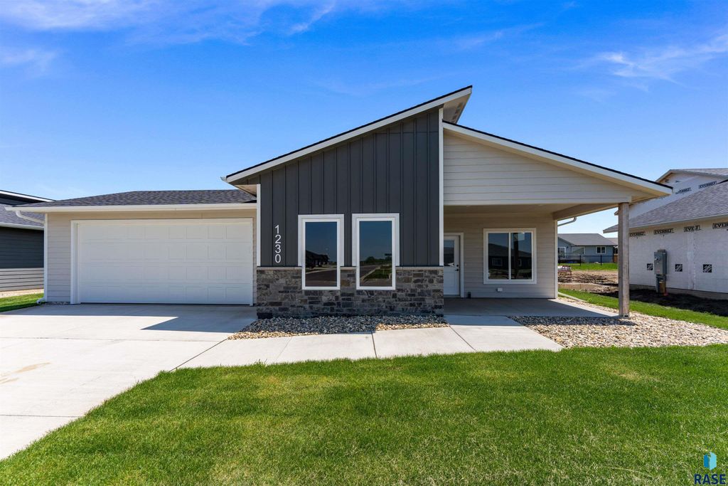 1230 N Titan St Street, Tea, SD 57064