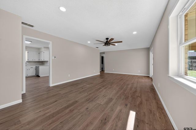 203 W TENA, Jacksonville, TX 75766