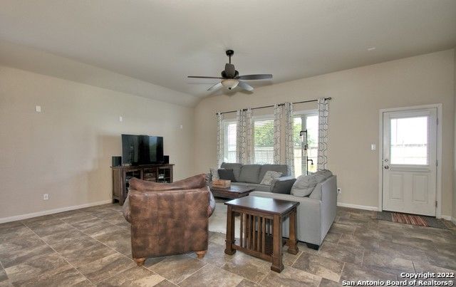 4315 Roundhay Park, Converse, TX 78109