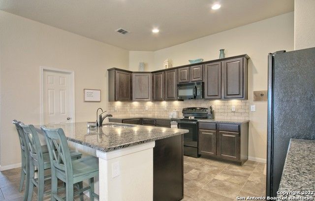 4315 Roundhay Park, Converse, TX 78109