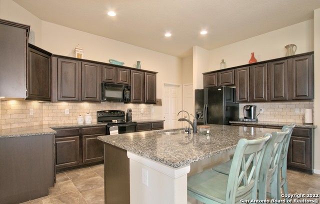 4315 Roundhay Park, Converse, TX 78109