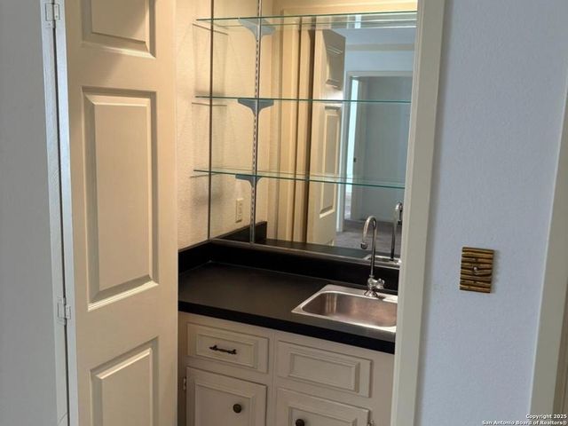 2611 Eisenhauer Rd Apt 1502, San Antonio, TX 78209