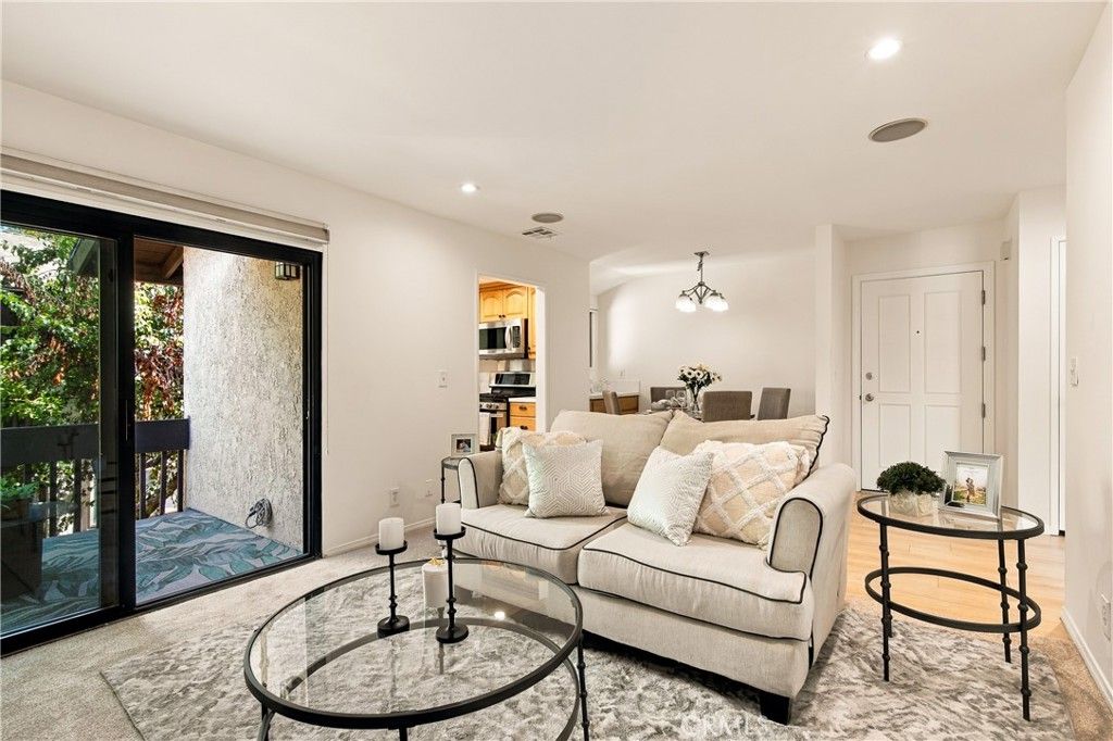 6716 Clybourn 238, North Hollywood, CA 91606 — exterior