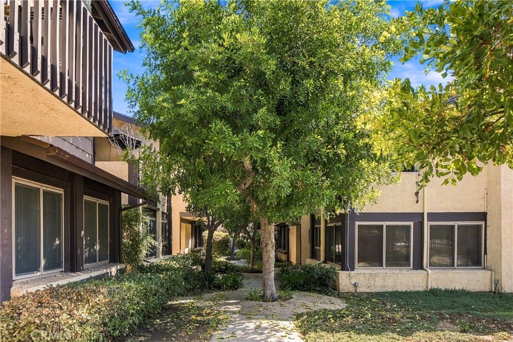 6716 Clybourn 238, North Hollywood, CA 91606 — photo 2