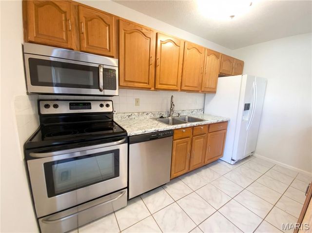 2543 Saddle Ridge Drive, Florissant, MO 63031