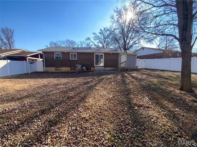 2543 Saddle Ridge Drive, Florissant, MO 63031