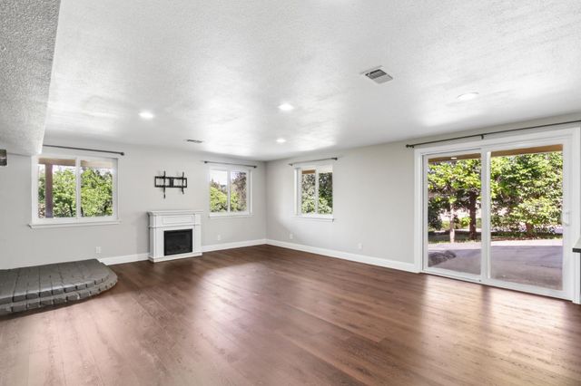 90 Lincoln Way, Auburn, CA 95603