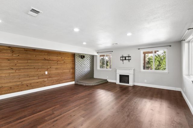 90 Lincoln Way, Auburn, CA 95603